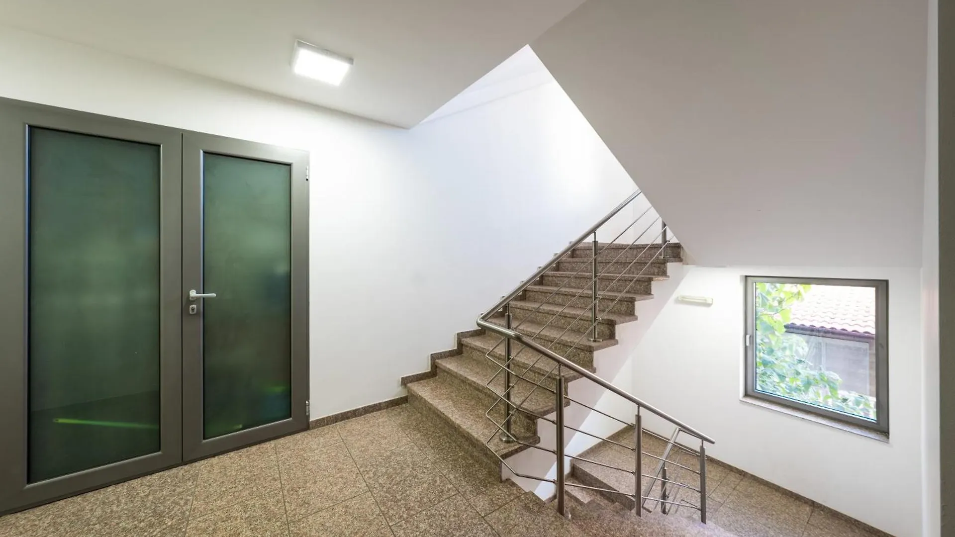 Apartment Слънчев Апартамент С Балкон До Болница Света София